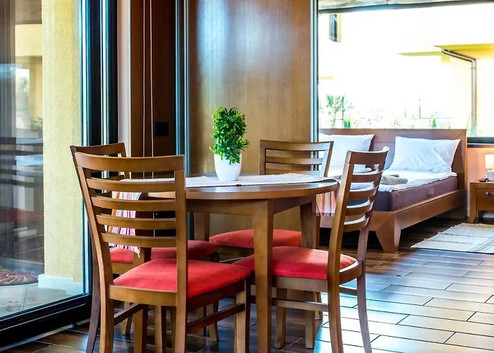 Ξενοδοχείο Em 2*